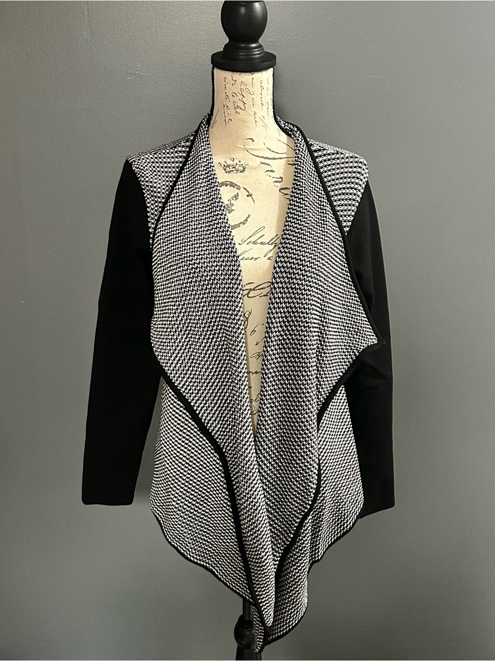 Black & White Waterfall Draped Cardigan – Medium